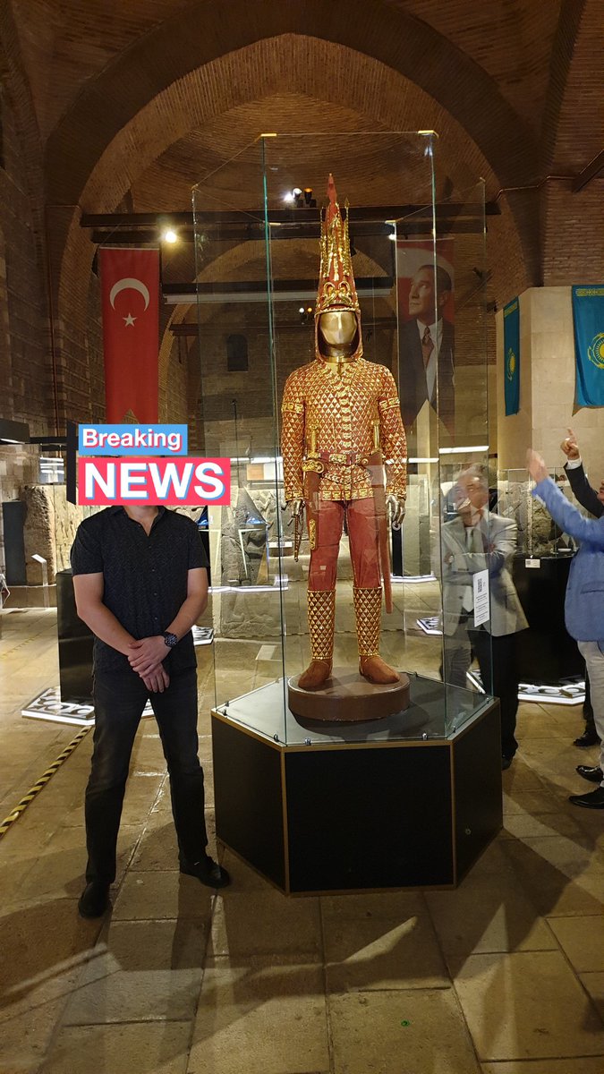 afatsumnilay's tweet photo. Biri "ecdad" mı dedi!
#ecdad #altınelbiseliadam #sakatürkü #tigin #kazakistan #almatı https://t.co/LTXvxmk6Q1