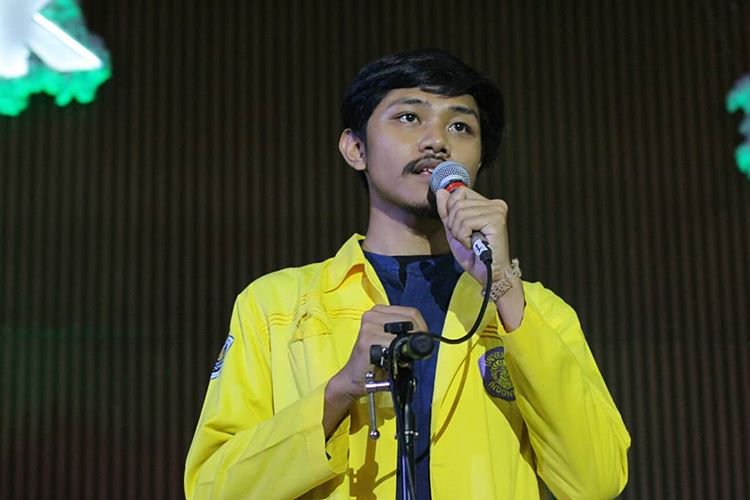 jaesigner's tweet photo. jadi inget nyokap pernah nanya ke kak Manik "kakak nggak ikut les? udah kelas 3 loh"
lalu dia jawab, 
"buat apa ikutan les? berarti kita nggak percaya dengan pendidikan Indonesia dong?"

#HidupMahasiswa 
#HIDUPRAKYATINDONESIA 
#TolakRUUKUHP https://t.co/WWAZJDdBkw