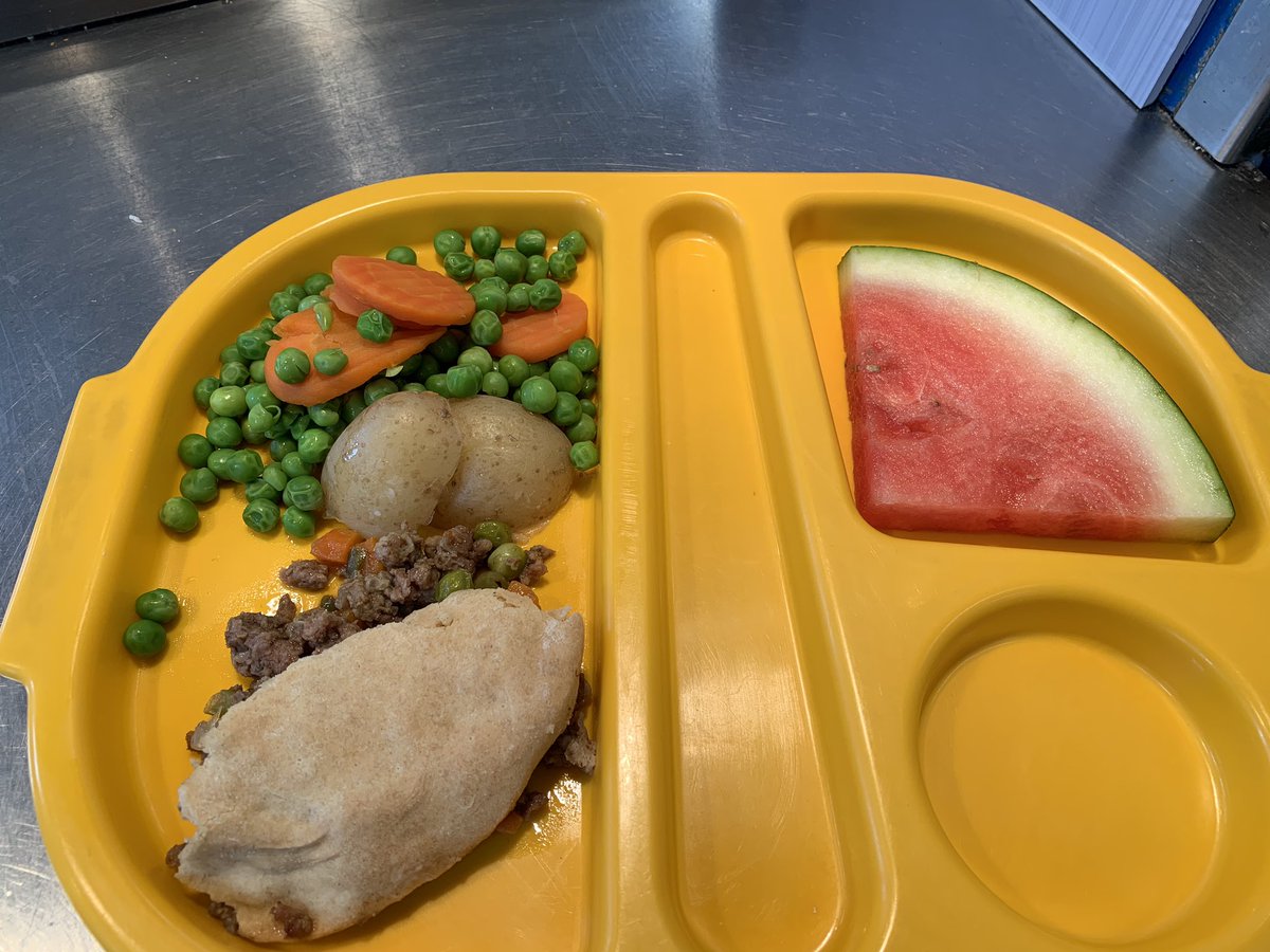 Sarahwh141004's tweet photo. What a very wet day here at Bournville. Well we had a hearty homemade mince and onion pie for lunch served with new potatoes and veggies to warm them up.@BnvilleVillage @LoveCityserve https://t.co/OYq9BgcBAz