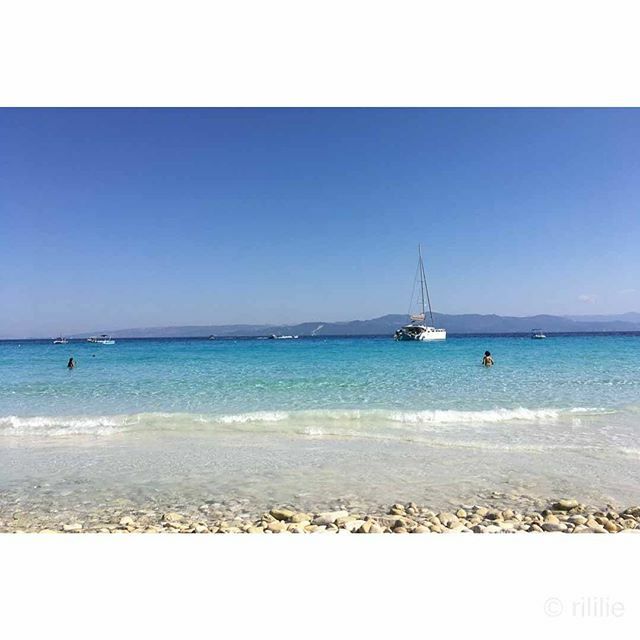 rililie's tweet photo. ...it's already a week that I have returned from my Holidays, but my heart is still left behind somewhere in the sapphire-blue waters...
😔
.
.
,
#notEasyToRoutine #Antipaxos #IWantMore #WhereIsTheBeach #Summertime #backToLife #FallSucks #Bah #Baaah #… https://t.co/jlXBDWj86D https://t.co/iEvx2yjCP7