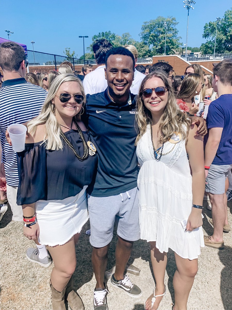 emilyecclestone's tweet photo. Felt soooo good to be back with my day ones... from freshmen to alumni!!! What a great, fun #wfuhc weekend!!!! 🖤💛🎩🏈🎉 #CollinsForever #wfu19 #GODEACS https://t.co/6sx5PtmiVz