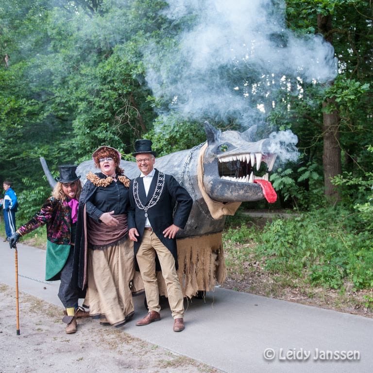 nationaalkamp's tweet photo. @JWWiggers 
Bedankt voor uw bezoekjes aan Nationaal Kamp Hattem! Succes in Harderberg! #burgemeester #hattem #nationaalkamp #NKH63 #schoolkamp https://t.co/hKBAc19v0g