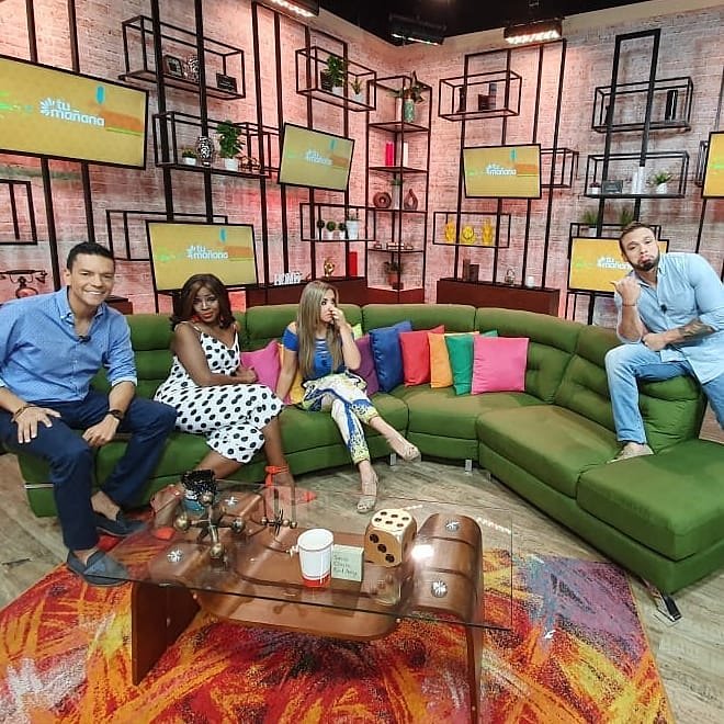 Telemetro's tweet photo. Con un @ramiroc7pa apartado, iniciamos el programa de este martes. Por qué será que lo quieren estar con él?  😂😂😂 Sintoniza #LaMejorCompañiaDelDia @TuManana13 https://t.co/oNGFwvmzC4