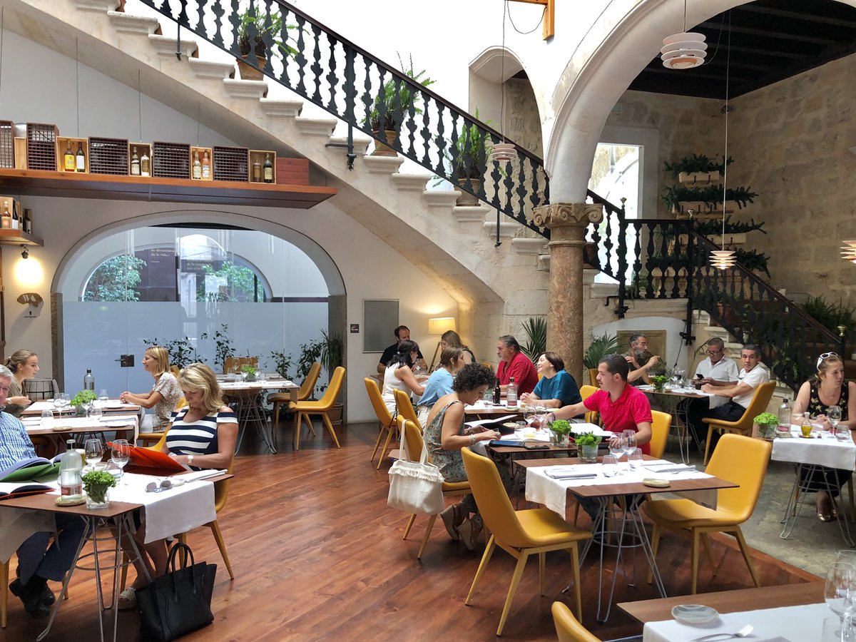 Impressed by lunch <a href="/aromatarest/">Aromata</a> in Palma, Mallorca. 18.50 euro for three course meal (by Chef Jaume Oriach) with glass on wine. Salud! #lunch #palma #mallorca #andreugenestra <a href="/vivircuentocom/">𝚅𝚒𝚟𝚒𝚛𝚍𝚎𝚕𝚌𝚞𝚎𝚗𝚝𝚘</a> #balearics