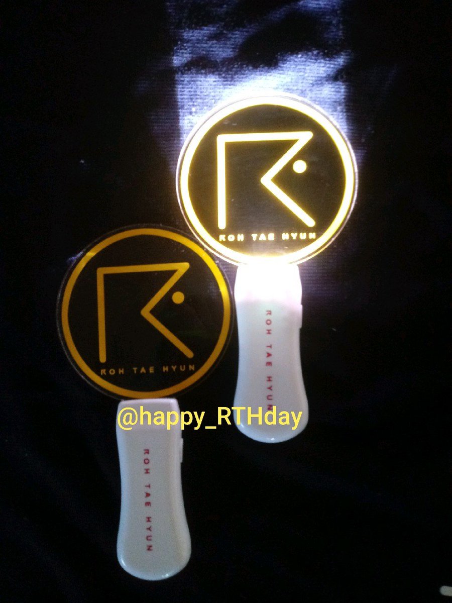 happy_RTHday's tweet photo. 태현데이 맞이 두번째 나눔

«ROHTAEHYUN 응원봉»

인원 : 7명
참여방법 : 팔로우 + 본 트윗 rt
발표 : 10월 7일 늦은 태현시

#노태현 #ROHTAEHYUN https://t.co/CdLXtKoVTz