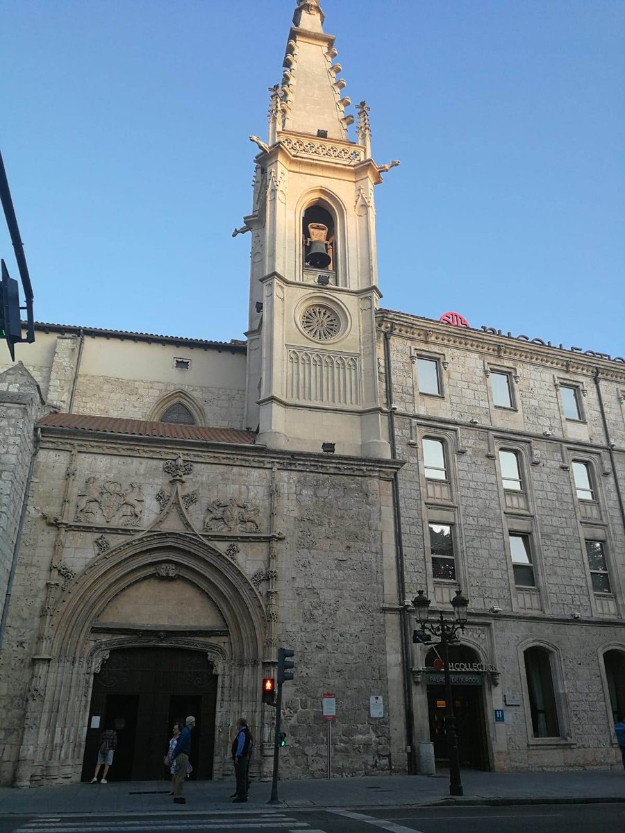 Iglesia de la Merced, Burgos. Esta iglesia de 1430, perteneció a los Padres Mercedarios. 📷@mis365vestidos #verano2019 #visitasculturales  #monumento #burgos.