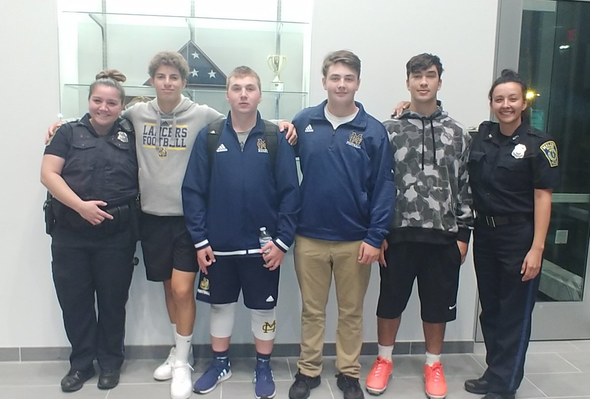 Great job by some members of the MC Football program who took food from their team dinner to the <a href="/MaldenPolice/">Malden Police</a> to help feed those first responders that help so many.  Thank you for all you do 🚓🇺🇸 #TogetherWeAreMC