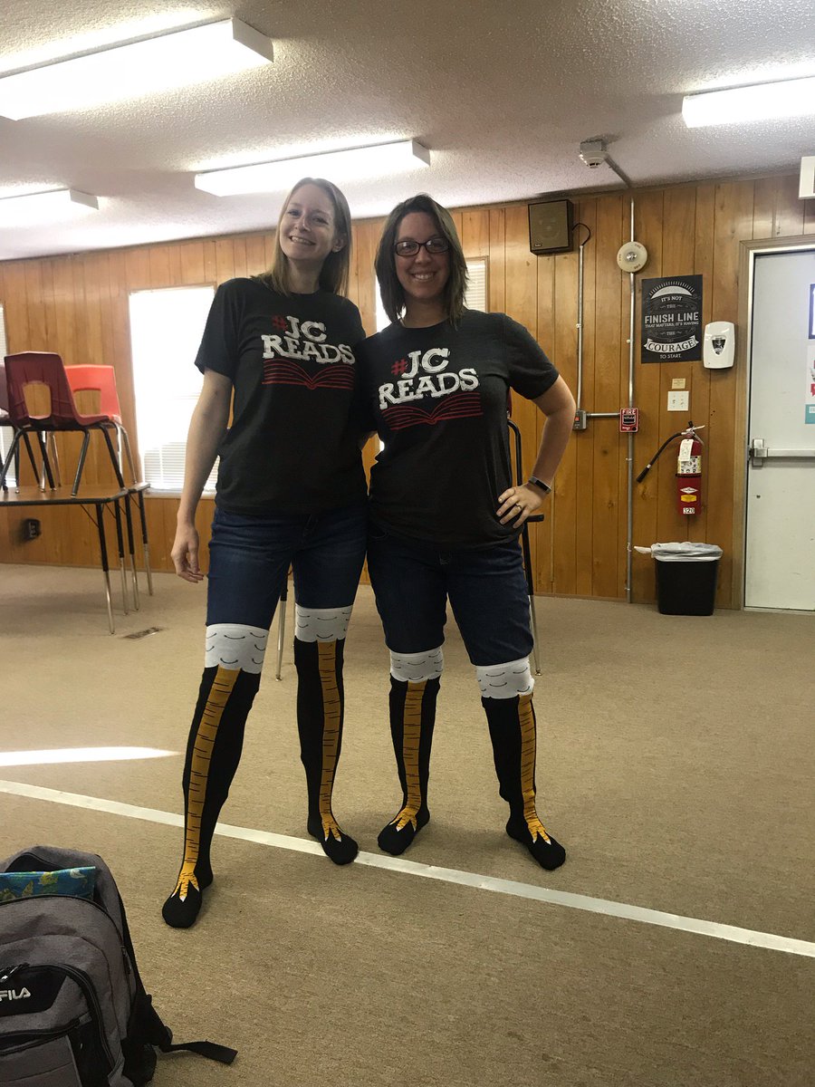 Overstreet and I rocking twin Jay day! #TwinningIsWinning
#HowBoutThemBirdSocks

Thanks <a href="/angiegreen_jchs/">Angie Green</a> for snapping the photo! ❤🖤❤🖤❤
