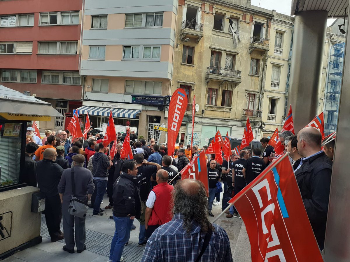 [#Coruña] Saímos ás rúas unha vez máis para loitar polos dereitos dos traballadores porque defender a clase obreira non é delito
#claseobreira
