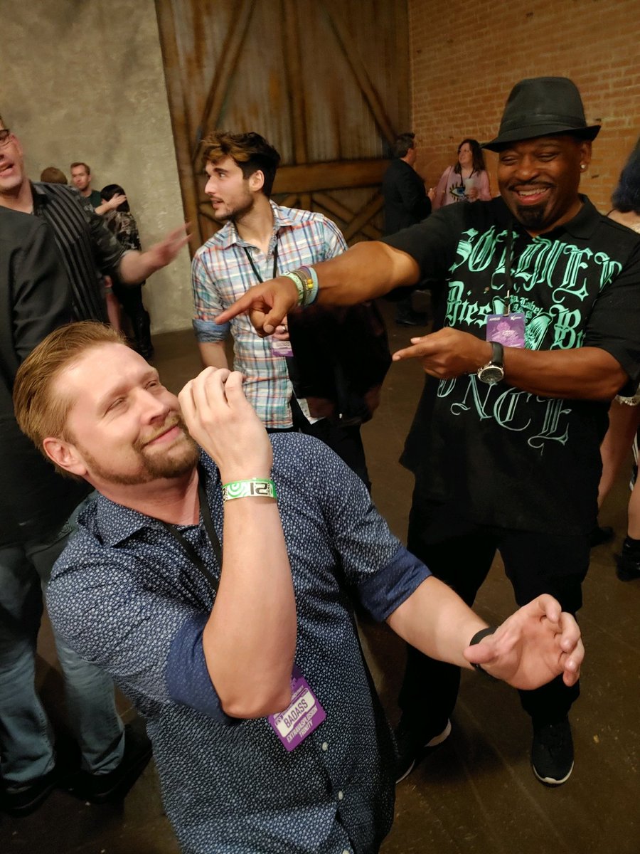 TheVoiceOfBrick's tweet photo. Impersonation of Me a.k.a Brick by Brother Jack Bishop. Lots of fun at the Borderlands 3 Lauch Party #VaultHunter #Brick #bringingthepain #Hellyeah
#Brick. #Fun #Berzercker #Punchtime #Blood #borderlands3vip #Videogames #Borderlands3 #ThursdayThought #IPunchit #VoiceActor https://t.co/uOsBib9ztC