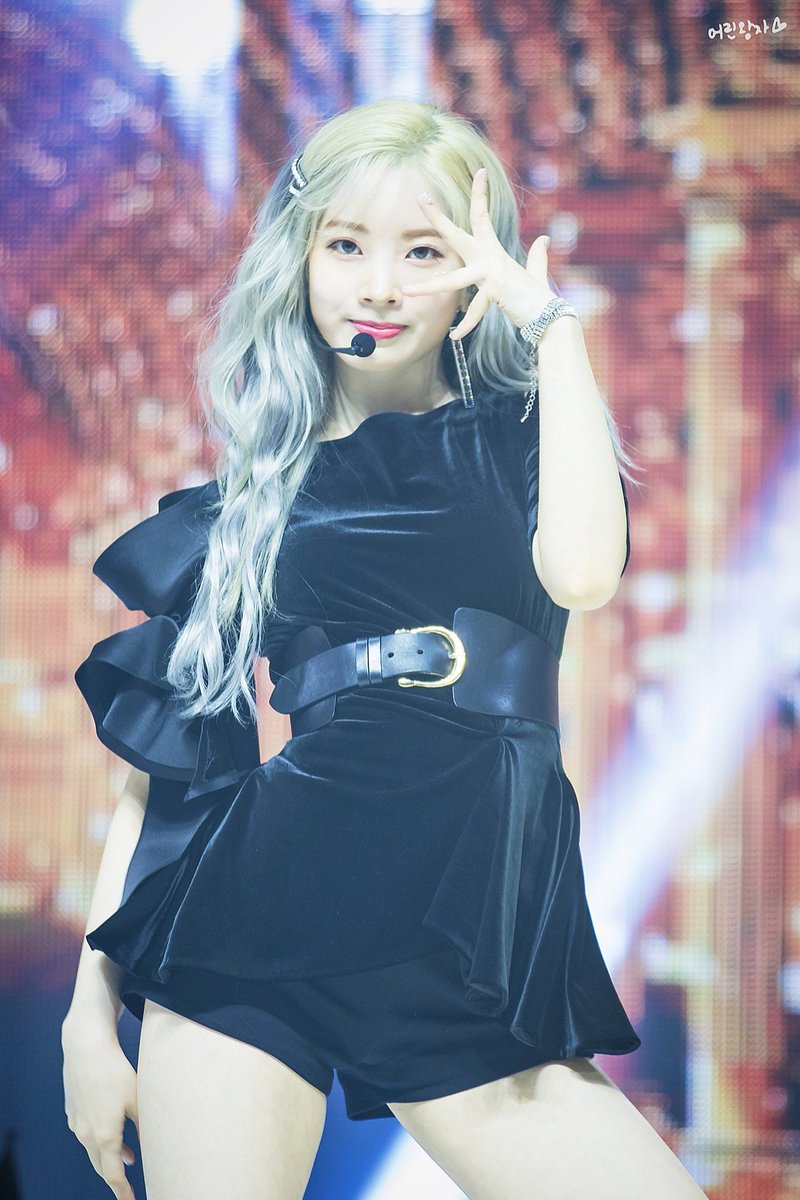tofulike07's tweet photo. 190923 쇼케이스2️⃣

#다현 #DAHYUN #ダ���ョン 
#트와이스 #TWICE
#TWICE_FeelSpecial https://t.co/voJT3cV2Sa
