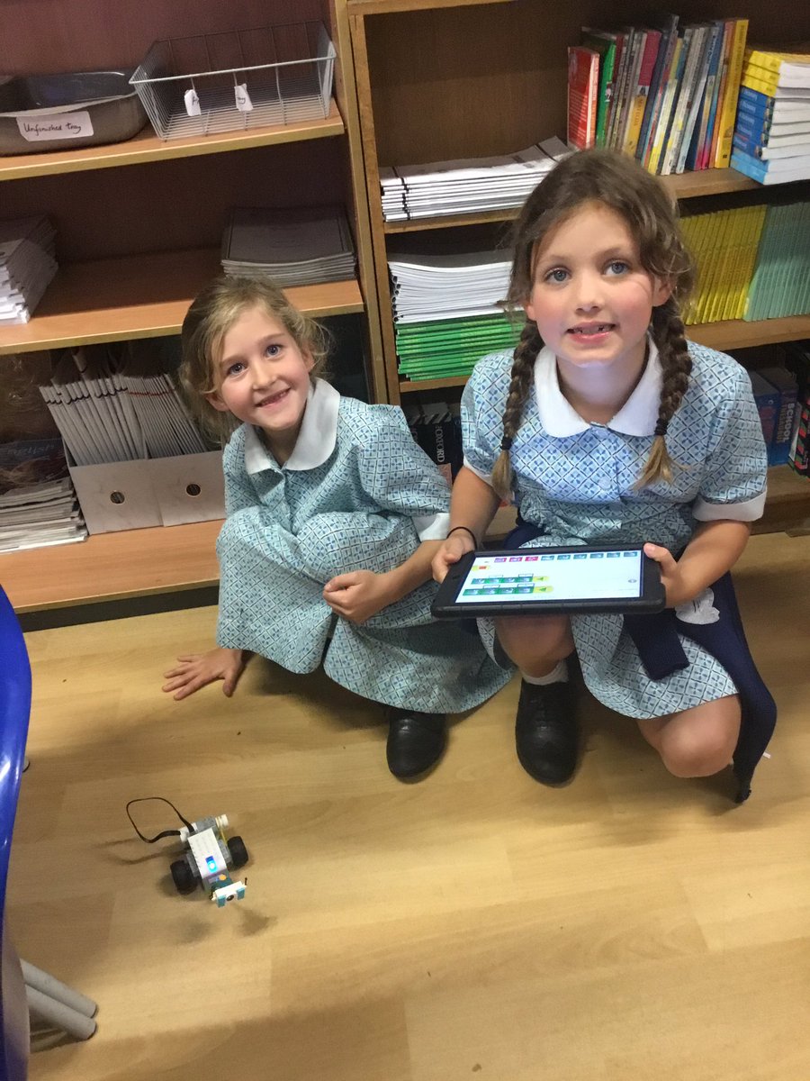 UrsulineYear3's tweet photo. #UrsulineYear3 Today Year 3 enjoyed creating Lego models using WEDO 2 Lego. The children had lots of fun, working cooperatively to build their amazing models.#UrsulineComputing https://t.co/n08fOwEbSe