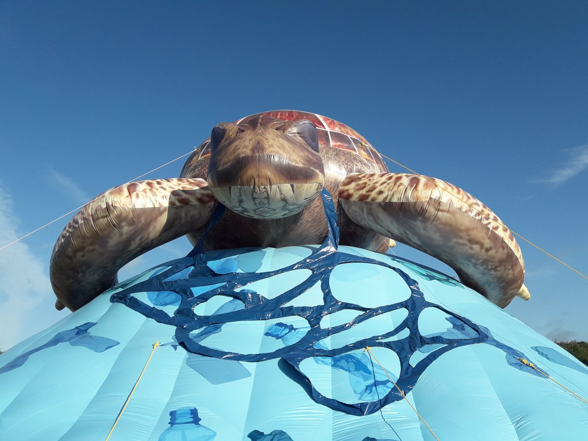 HCLcatering's tweet image. Guinness World Record holder and Giant Turtle blimp visits Rickmansworth Schools.  hcl.co.uk/news/guinness-… #RecycleWeek2019 #RecyclingWeek
