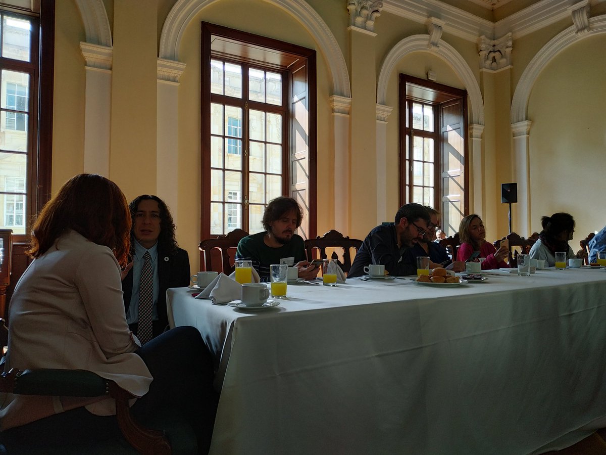 AlbertoCastSal's tweet photo. Estamos junto a varios periodistas internacionales y organizaciones de DDHH europeas socializando las conclusiones de la misión de verificación sobre la situación de Derechos Humanos en el Sur de Bolívar, Sur del César y Catatumbo. https://t.co/4A1di2oQp9