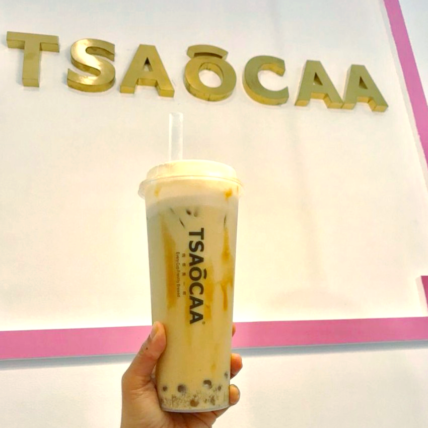 YelpJax's tweet photo. Looking for a tea out of the ordinary? Check out @tsaocaa_fl. This black sugar black tea with oreo and milk tea foam looks delightful. #yelpjax 
📸 by Yelper: Lea P. https://t.co/vl4vSXEaUl