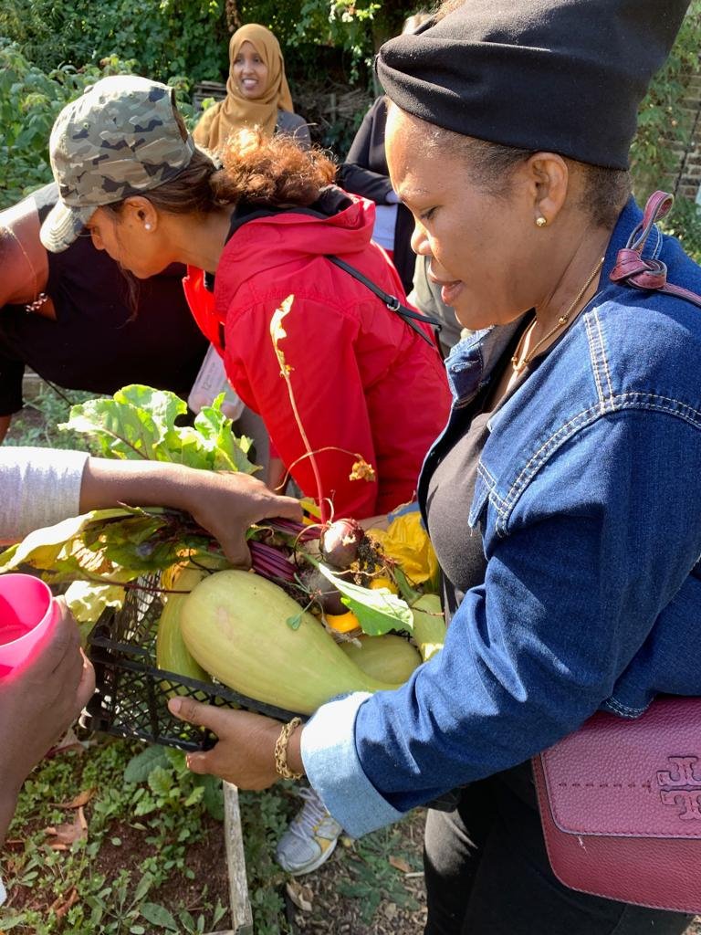 LdnSportsTrust's tweet photo. Super successful day at Phoenix Farm bringing together the families of children with Autism🍃🌞🌼
#TimeOutTogether #Harvestinggoodvibes

@LBHF @MHAutism @LDN_gov @LondonSport @Autistica @FamilySupportHF @AoDisability https://t.co/Se6bOt326e
