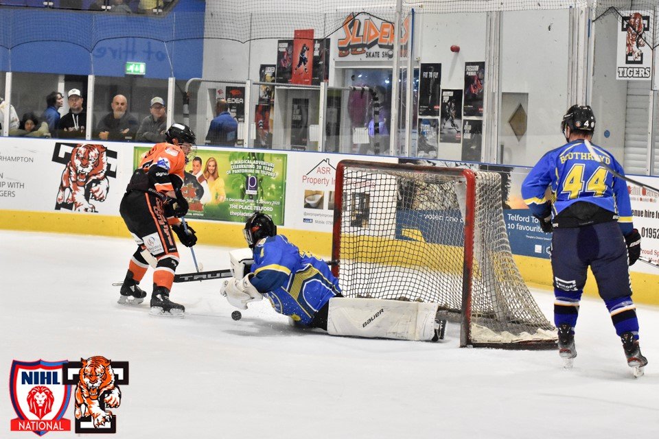 finleyhowells's tweet image. They say 100% of shots NOT taken are missed.... With 
@SamGospel
  between the pipes 100% of my shots taken were saved 🙌🏻 
@Brodie_Photo
 
@playtruehockey
 
@Telford_Tigers @preecey75