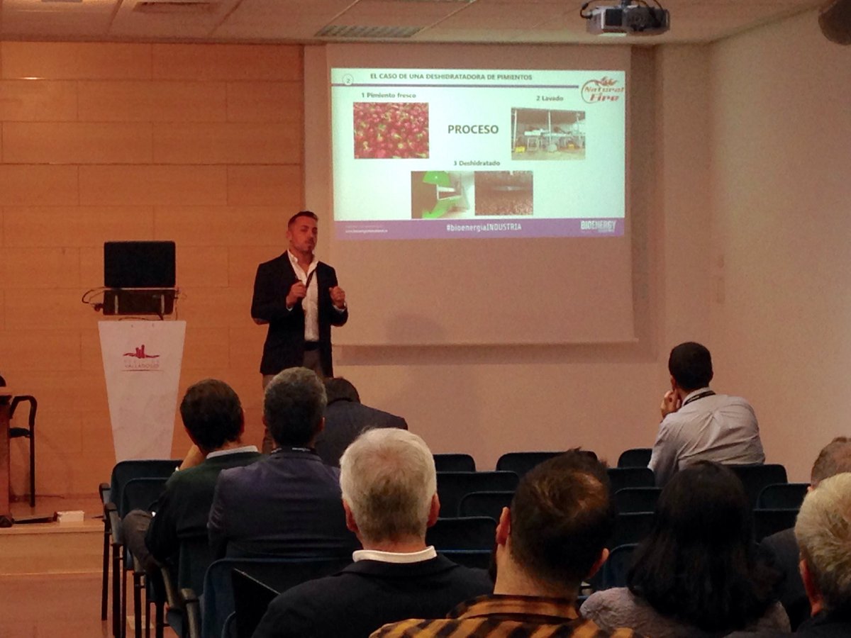 Bioenergy_SPAIN's tweet image. Un caso de éxito de uso de biomasa en la industria agrolimentaria: secadero de pimiento. Presentado por #naturalfire, fabricante de quemadores de biomasa. En la jornada #bioenergia_industria que organizamos con el ⁦@clusterbiomassa⁩ en ⁦@EXPOBIOMASA⁩