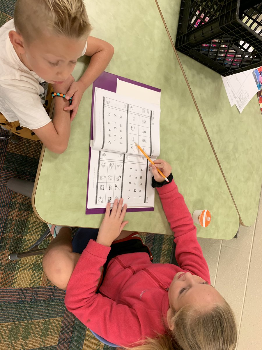 BWPrincipalHCSD's tweet photo. Mr. Graver’s 5th grade students practicing reading skills with their kindergarten buddies in Ms. Spurlock’s class @Brookwood_HCSD ! Way to BE Brookwood Bluejays. https://t.co/mYz07X2tmr