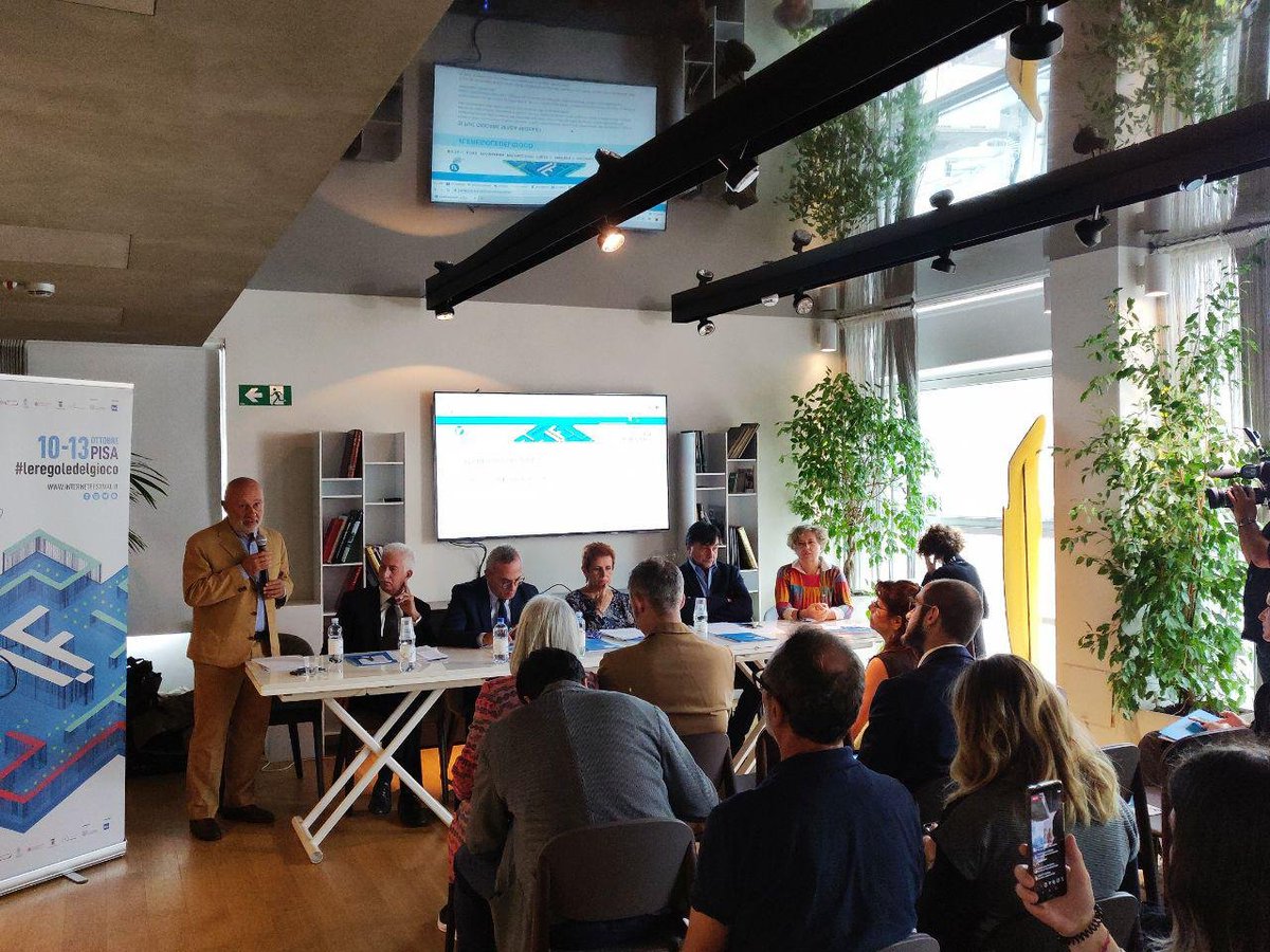 Internet Festival (@internetfest) on Twitter photo Siamo a #Milano per la conferenza stampa di #IF2019.
Il direttore <a href="/Claudiogiua/">Claudio Giua</a> ci parla de #leregoledelgioco, fil rouge e tema della nona edizione del festival. Siamo a #Milano per la conferenza stampa di #IF2019.
Il direttore <a href="/Claudiogiua/">Claudio Giua</a> ci parla de #leregoledelgioco, fil rouge e tema della nona edizione del festival.