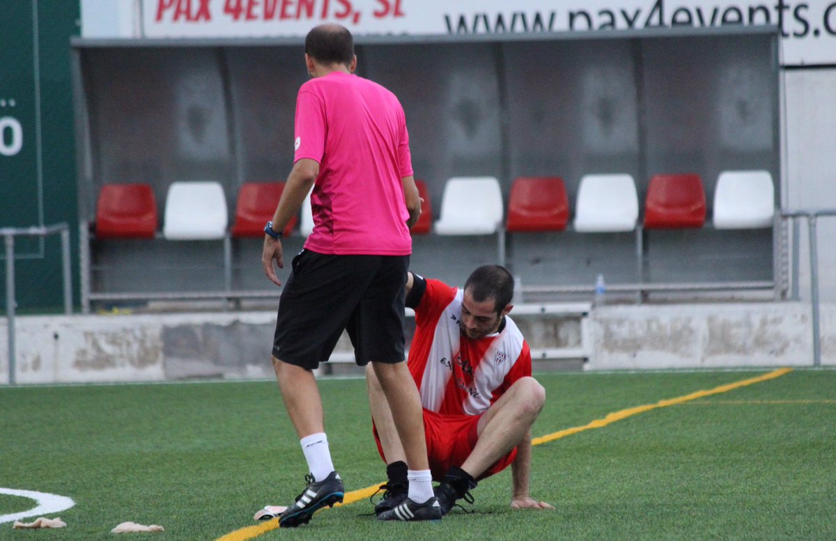 UD_Viladecans's tweet photo. Primer Equipo | ❗️JUNTOS❗️ 

✅ Arranca una nueva semana de liga! 

Sobran las palabras...

❗️JUNTOS nos levantaremos❗️

#TotsSomUDV #1cat2 #futbolcat #Viladecans 
Fotos: @sandra_vericat https://t.co/P81UvluTLT