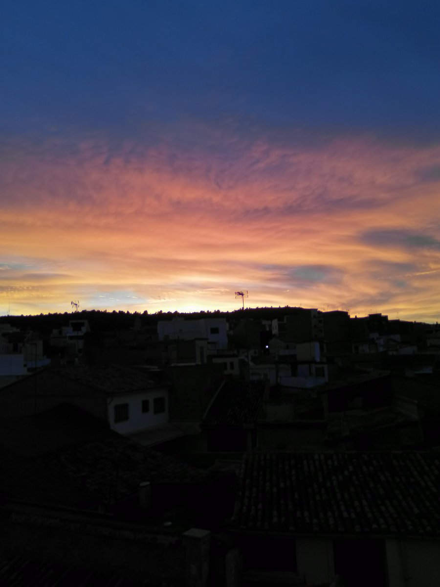 Anur72's tweet photo. Atardecer en Chiva. https://t.co/zocp7I4zOP