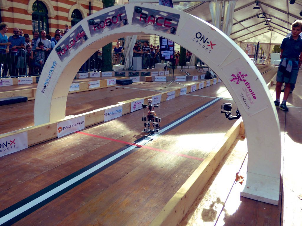 Curionautes's tweet photo. Le samedi 5 octobre, les passionné·e·s de robotique pourront se retrouver à Toulouse pour suivre des courses de robots autonomes. 🤖
▶️ Découvrez tous les détails de la course sur notre site : https://t.co/ANVwtEguL2 https://t.co/fhVzJeXnvt