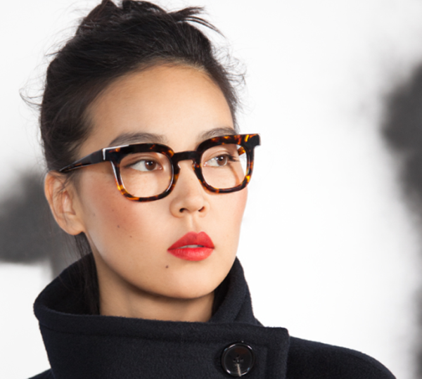 SPENDINmagazine's tweet photo. Bajo sus códigos característicos de color y geometría, la firma francesa de gafas @anneetvalentin presenta sus nuevos diseños: pequeñas monturas para los minimalistas y diseños oversize para los más exuberantes 👌🔝
👉 https://t.co/P7alMzCbPH
#SPENDIN #WomenFashion https://t.co/rK6fuT9Lvj