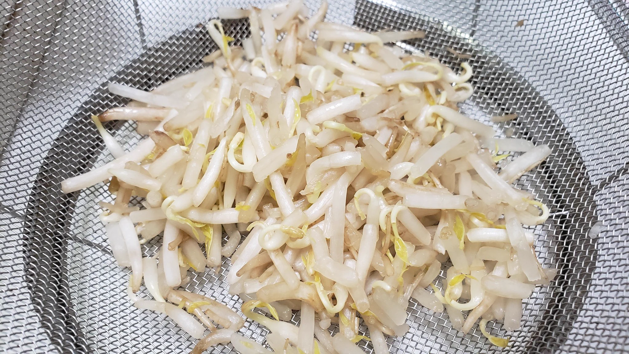 新食感を実現！？「バッキバキもやし味噌炒飯」の作り方！