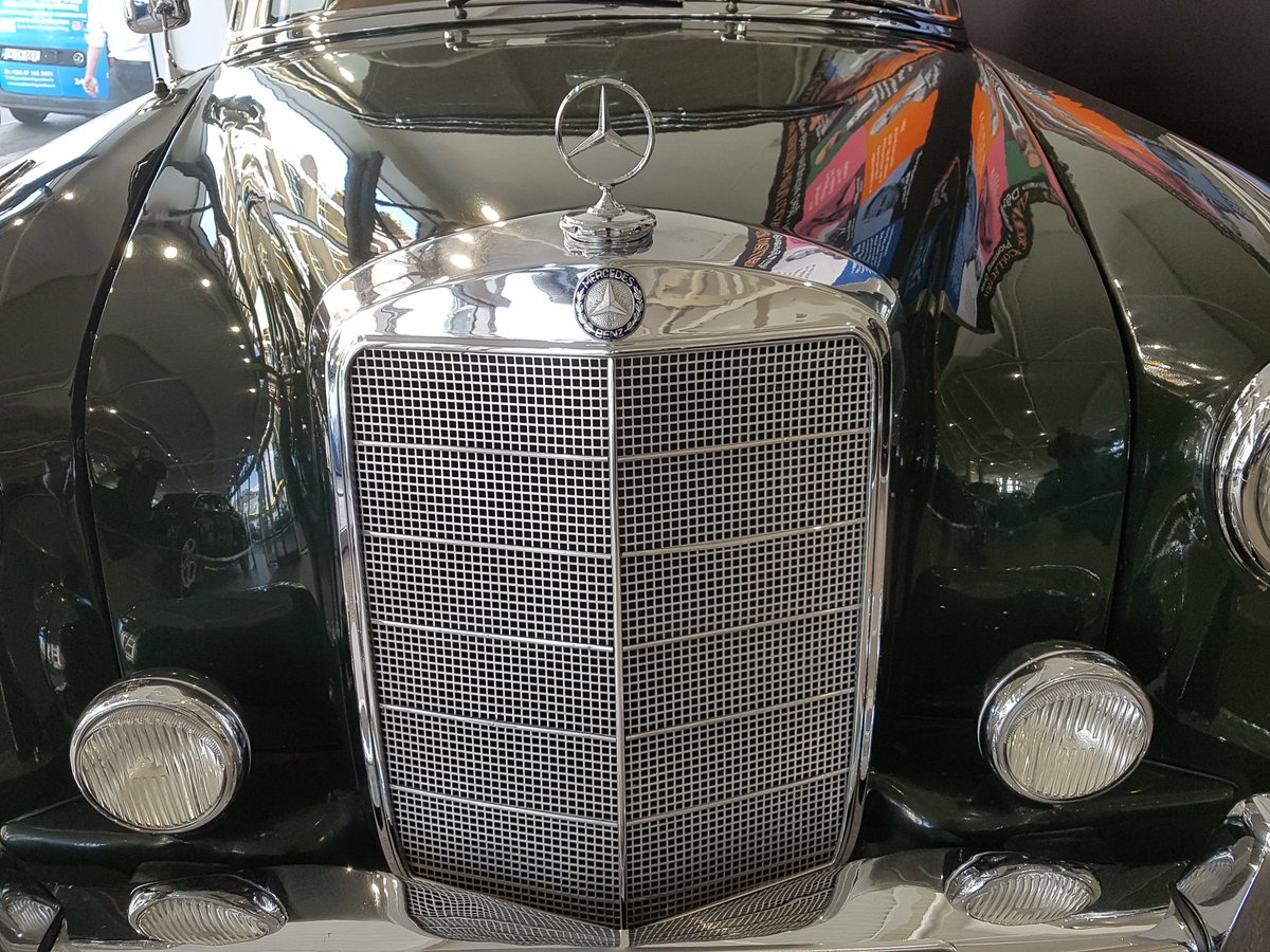 MSL_Ballsbridge's tweet photo. If you're in the #Ballsbridge area this morning make sure to drop by for one last look at the stunning 1957 #MercedesBenz 220 S Cabriolet! #MBClassicCollection https://t.co/sXgzK0af8S