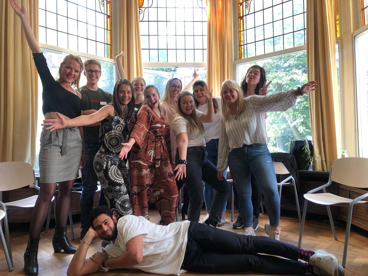 Mijlpaal: 3000 vragen gesteld op ons forum. Op al deze vragen wordt gereageerd met tips van onze Buddy's die zelf ook gescheiden ouders hebben en adviseren vanuit hun eigen ervaringen. Zondag zijn er weer 31 nieuwe Buddy's getraind. Bekijk hun adviezen: villapinedo.nl/forum/