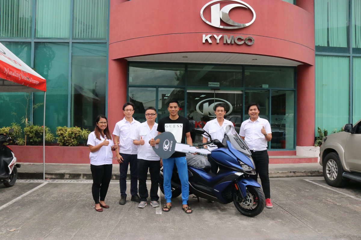 KymcoPH's tweet photo. Congratulations! to the lucky winner who will be taking home the Brandnew Xciting S 400i, the next generation maxi-scooter!

Mr. Marvin Miraflor is now ready to have exciting riding experience, hello open road!

#KymcoPhilippines #KymcoXcitingS400
#MotorsikloXklusibo #Big@10 https://t.co/v6JJFtnbGU