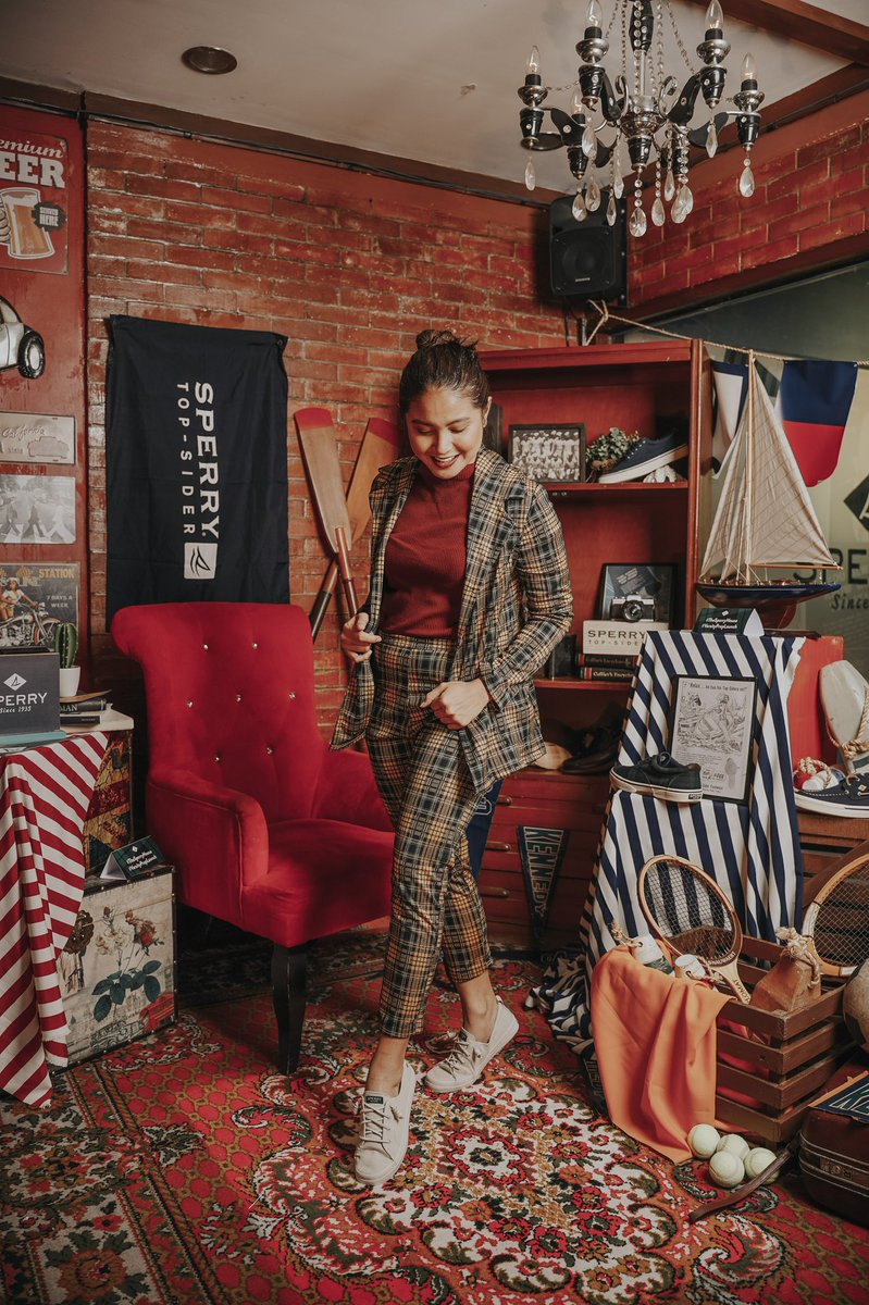 elleramirezz's tweet photo. Stripes &amp; stripes &amp; stripes. Stay chic, look sharp, and wear this prep style icon #VarsityPrep @sperryph https://t.co/lNuWsZO5Gc