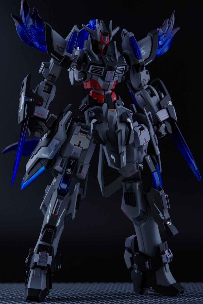 らいなーマン 制作中 ディナイアルガンダム 壊 完成しました ディナイアルガンダムをよりマッシブな体型に改修し オリジナルカラーで仕上げました 肩幅を3ミリ延長し 腰を1ミリ延長しています カラーリングはクリアパーツのブルーを基本に