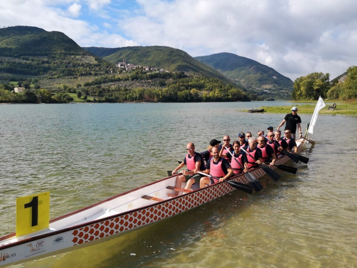elicaspa's tweet image. [Team Building] with the Dragon Boat metaphor.
Rowing to pursue a goal: to strengthen culture and the approach to know how to play together in teamwork. 
#ElicaPeople #TeamBuilding #Elica #Elicarianuova