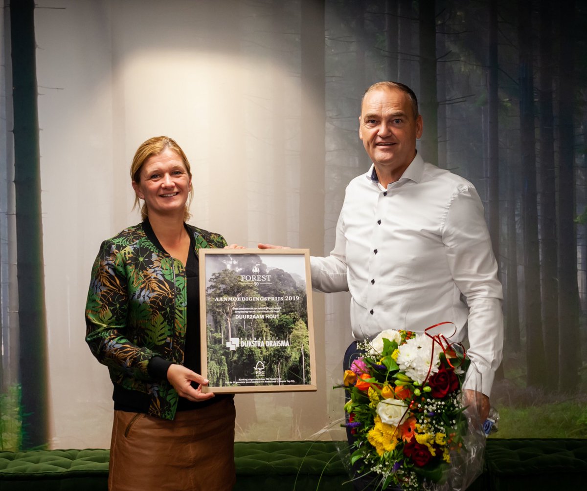 <a href="/DijkstraDraisma/">Bouwgroep Dijkstra Draisma</a> pakt de aanmoedigingsprijs in de #forest50! Er werden maar liefst 3 soorten #lesserknowntimberspecies gebruikt afgelopen jaar en er worden mooie stappen gemaakt naar 100% duurzame #hout #inkoop. Gefeliciteerd! #fsc #meerhoutindebouw #circulair #biobased