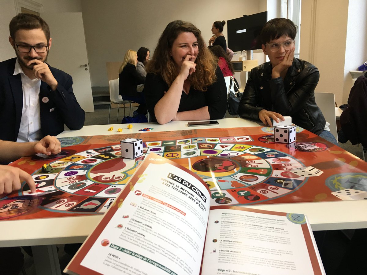 arretsillustres's tweet photo. Vendredi 20 septembre, les Barons du droit étaient à Strasbourg pour la #Legalgamesweek !
Un grand merci à @OpenLaw_fr , le droit ouvert, et Enke KEBEDE directrice de l'@ERAGE - Ecole Régionale des Avocats du Grand Est d’avoir organisé une telle journée. 👏☺️🎲 https://t.co/14GFIdTEyR