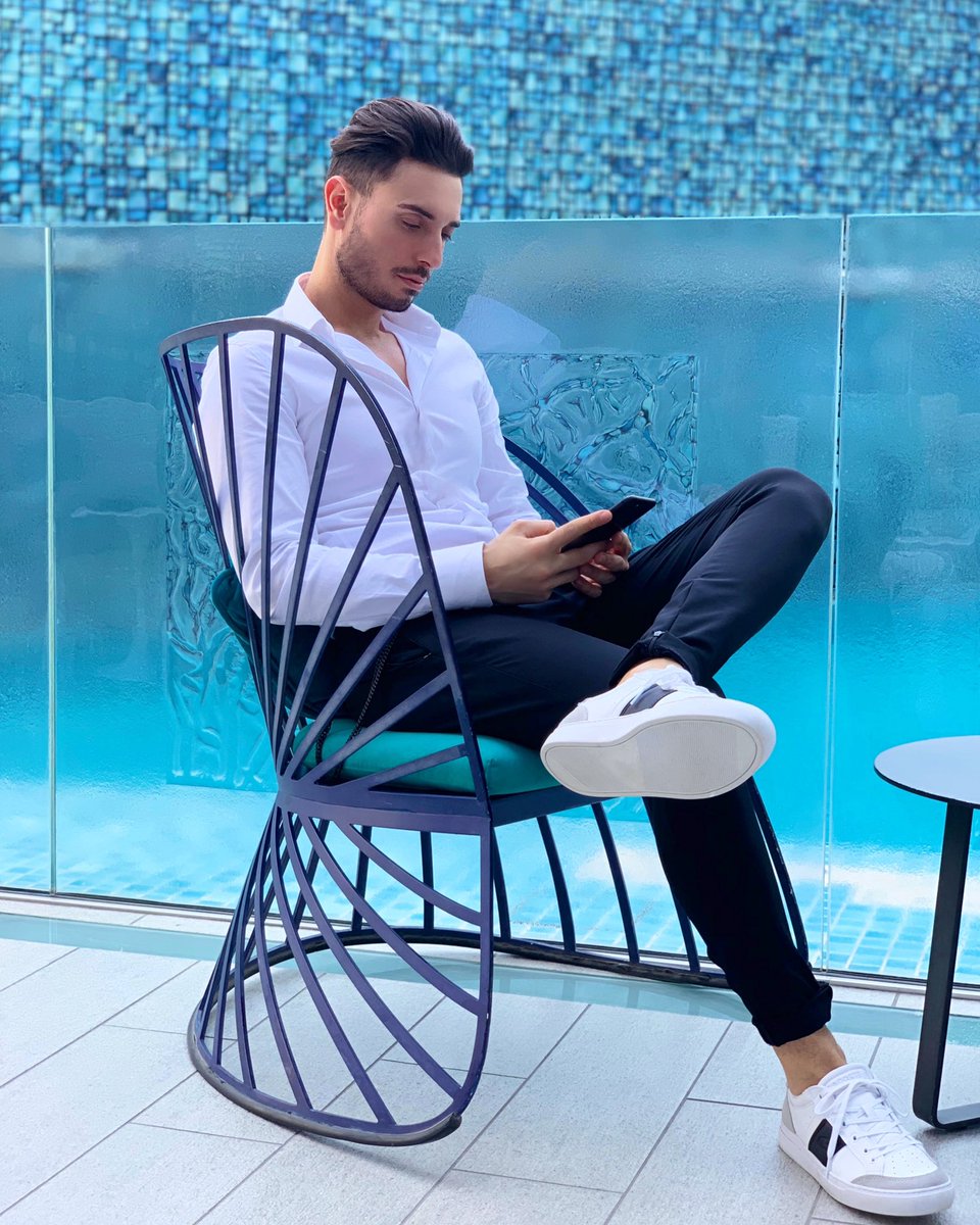 Faydee's tweet photo. Kiss me through the phone https://t.co/B8hVlZKuKg