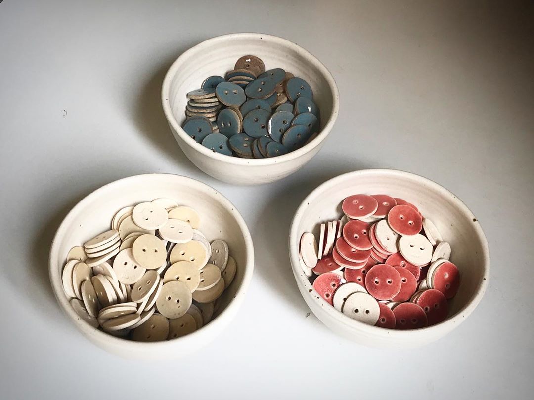 ilovepero's tweet image. Our endless love for details led to another button-making collaboration with a ceramic artist for Spring-Summer 2019 ‘finding péro’. We borrowed the colors from the marine landscape and life. 📸 @the.mudslingers

#10yearsofpero #buttonsofpero #peroarchives