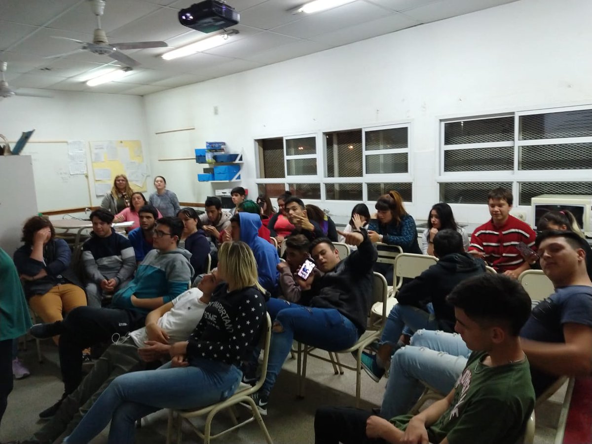 Distrital9's tweet photo. ABC Estudiantes en EES N10. Seguimos escuchando a los jovenes pudiendo analizar todo lo bueno que esta sucediendo en secundaria!!!! Los estudiantes tienen voz y la escuchamos!!!
@susanacrespi1 @JefaturaR15 @adriana_frega https://t.co/SRpbf0sbou