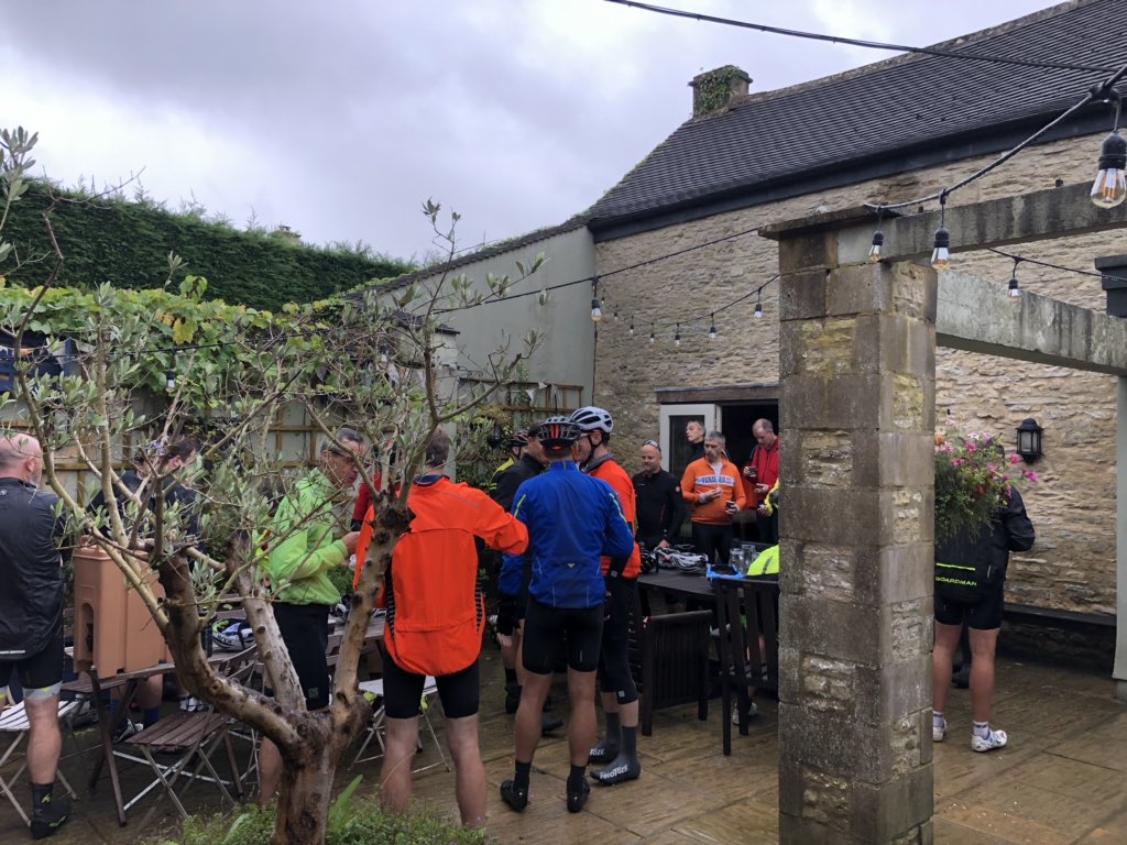 IainRoberts2's tweet photo. Time for cake @burofour @GPE_plc @centrepointuk @GroundworkLON https://t.co/K4HeeLThVk