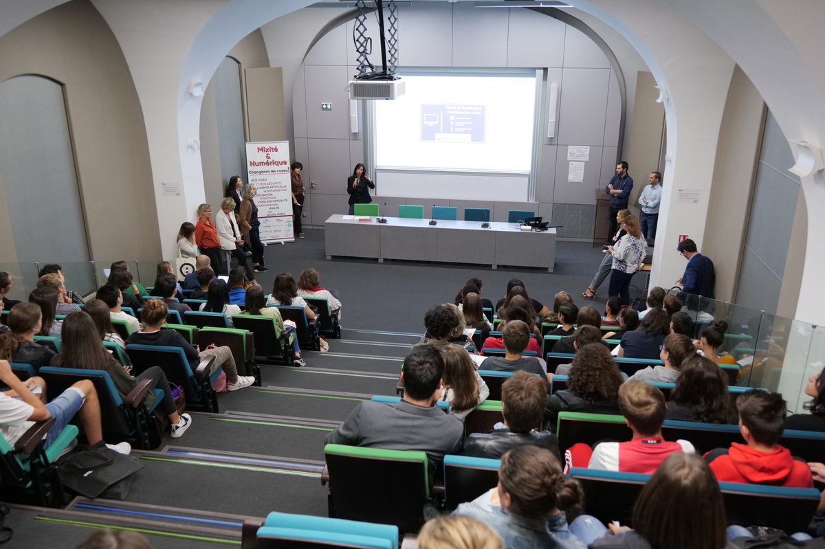 Digital113_'s tweet photo. [🙋🙋‍♂️#Mixité &amp; #Numérique] #changeonslescodes  Ateliers découverte des métiers du #numérique avec 100  lycéens héraultais !

@acmontpellier @MontpellierEmma @FACEHerault  @univpaulvalery @CODE4Mtp @Ellesbougent_LR @epf_ingenieurs @EpitechMontpel @Simplon_Occ @DANEMontpellier https://t.co/Vq0t3e2XqD