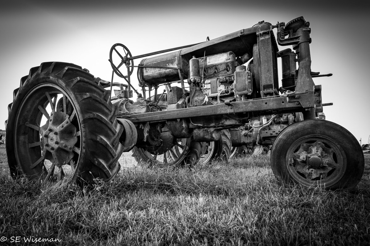 SEWiseman's tweet photo. My #blackandwhitephoto of the day. #blackandwhitephotography #ruralamerica #farmphotos #tractorjam https://t.co/Od75Qlp949