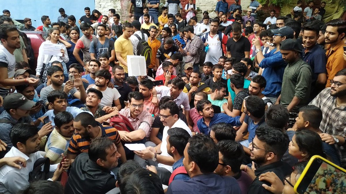 caanshutiwari's tweet image. #dearicaipleasechange 
We are protesting here till the change of regulation 39(4)..Give power of Rechecking to CA Students

#careforms #ICAIReforms #NDTV #NirmalaSitaraman #ICAI