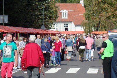 B o x t e l  O o s t  D a g

Zondag 29 september is de jaarlijkse Boxtel Oost Dag. Op deze dag is er een markt en zijn er verschillende dingen te doen voor jong en oud.

Met welke vriend(in) kom je bij ons langs?

#huidtherapie #boxtel #gratis #boxteloostdag #braderie #markt