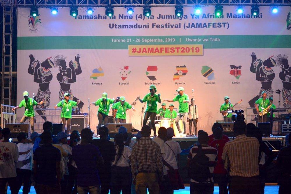 Abanyeshuri bo ku Nyundo bataramiye abitabiriye iserukiramuco rya # ...
