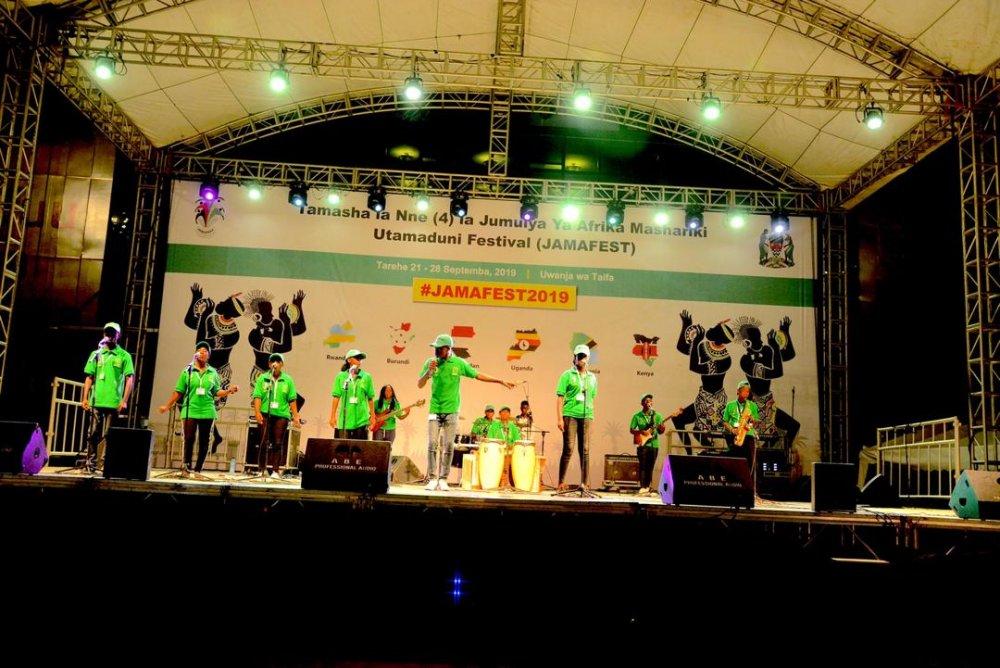 Abanyeshuri bo ku Nyundo bataramiye abitabiriye iserukiramuco rya # ...