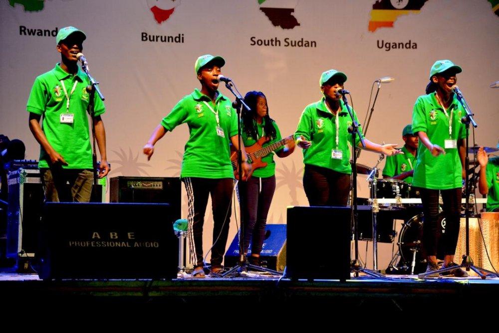 Abanyeshuri bo ku Nyundo bataramiye abitabiriye iserukiramuco rya # ...