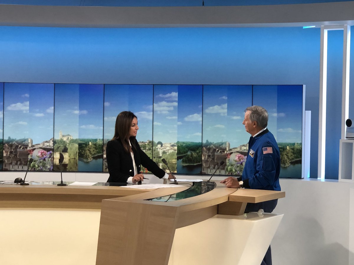 ALC (@les_challenges) on Twitter photo Moins de deux heures avant le début de sa conférence <a href="/astro_tognini/">michel Tognini</a> répond aux questions de <a href="/AngliMartinez/">Angélique Martinez</a> sur le plateau de <a href="/F3Limousin/">France 3 Limousin</a> : motiver et enthousiasmer les jeunes... #ALC Moins de deux heures avant le début de sa conférence <a href="/astro_tognini/">michel Tognini</a> répond aux questions de <a href="/AngliMartinez/">Angélique Martinez</a> sur le plateau de <a href="/F3Limousin/">France 3 Limousin</a> : motiver et enthousiasmer les jeunes... #ALC
