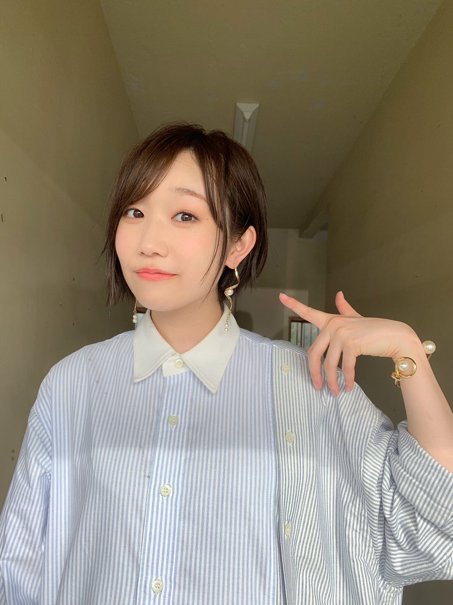 AzusaTadokoro's tweet photo. 10thシングル「RIVALS」のMV撮影をしてきました✨
念願のロケーションで撮影させていただいて、めっちゃ爽やかで熱いMVになったはず☺️🔥
お楽しみにーっ！！

そして「RIVALS」が今日の #ミューコミプラス で初解禁！聴いてね😋

あとショートにしました🙋‍♂️✂️

(あずさ) https://t.co/q7FJGvzhmF